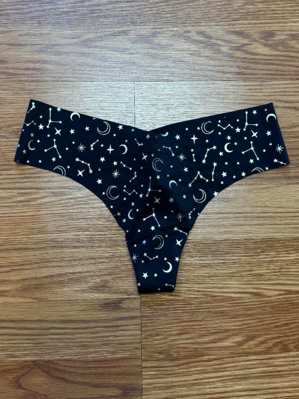 NWT Victoria's Secret Seamless Thong Panty
